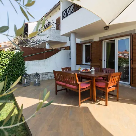 In Porec/istrien 10097 Holiday home *